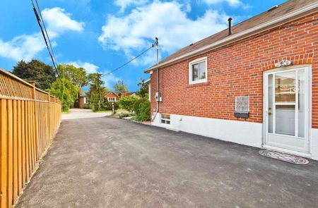 For Lease - 26 Scotswood Road Unit# Upper, Toronto, Ontario - Photo 5