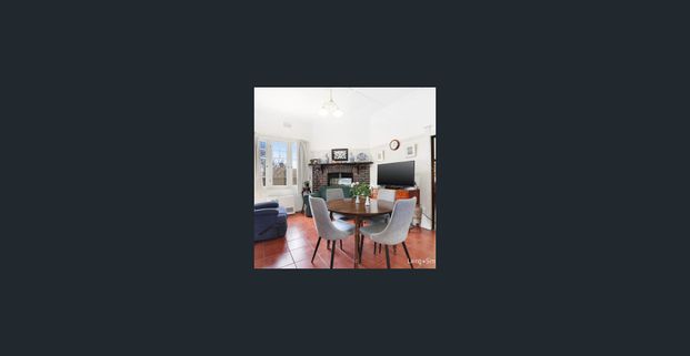 Beautiful blue brick family home - Photo 1