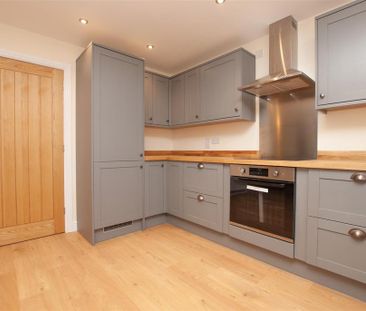4 bedroom detached house to rent - Photo 2