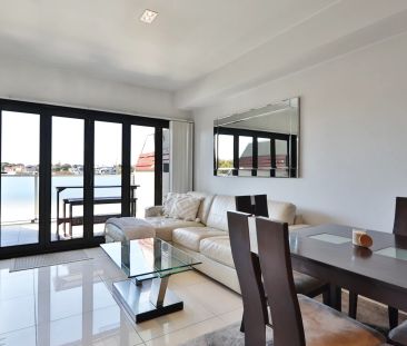 LOCATION PERFECT - LOW MAINTENANCE LIVING - SEMI FURNISHED - Photo 3