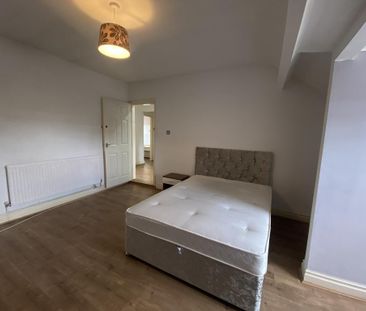 3 bedroom flat to rent - Photo 2