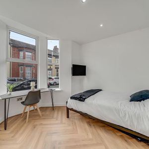 6 bedroom house to rent - Photo 2