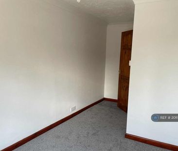 2 bedroom semi-detached house to rent - Photo 3