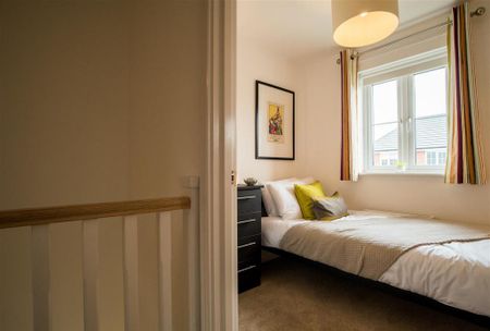 4 bedroom semi-detached house to rent - Photo 5