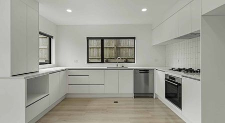 Modern 4-Bedroom in Prime Rototuna Location - Photo 2