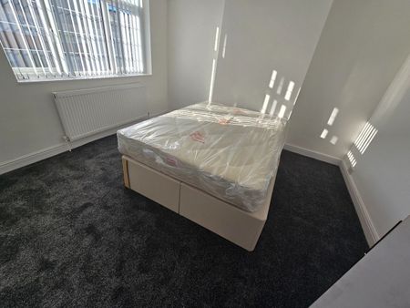 Room in a Shared House, Birmingham, B17 - Photo 2