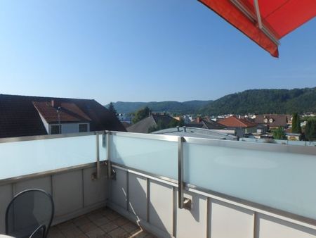 HELLE OBERGESCHOSSWOHNUNG MIT TERRASSE UND ÜBERDACHTEM PARKPLATZ - Foto 5