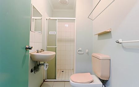 2 Bedroom Apartment Whole apartment - Photo 5