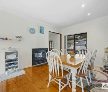 Spacious Family Living in Ararat's Popular West End - Photo 5