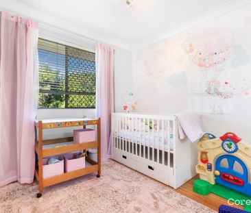 Three Bedroom Townhouse with Garage and Courtyard - Photo 3