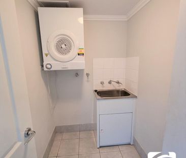 SPACIOUS 2 BEDROOM APARTMENT OVERLOOKING VILLAGE GREEN - Photo 6