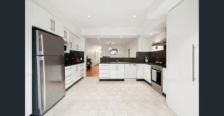 A Renovated 1950s Classic With Double Parking - Photo 5