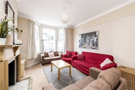 Excellent four double bedroom terraced house ideal for professional sharers and moments from Northcote Road and Clapham Junction. - Photo 3