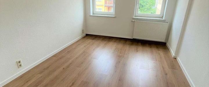 Moderne Einbauküche I Tageslichtbad mit Wanne I Gemeinschaftsgarten - Foto 1