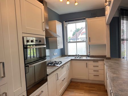 2 Bed Maisonette, Red Post Hill, SE24 - Photo 5