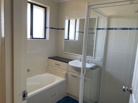 The Entrance North - Photo 5