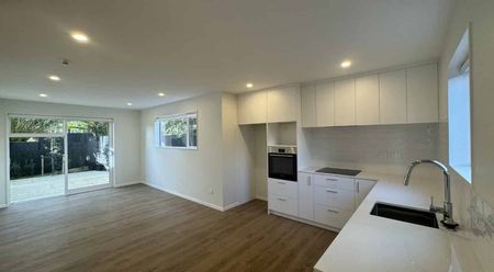 Near new two bedroom - Photo 3