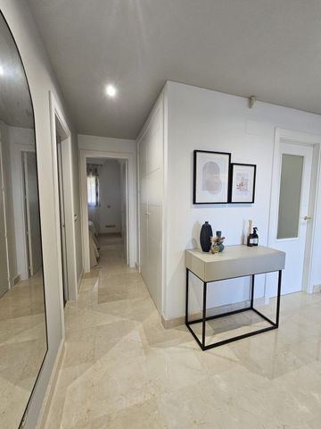 Apartment in Benahavís, Costa del Sol - Photo 2