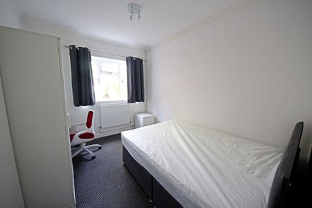 5 bedroom semi-detached house to rent - Photo 5