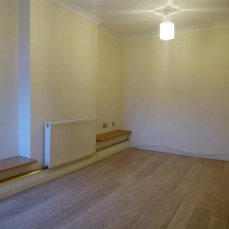 County Road, Swindon - Photo 1