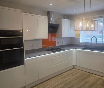 4 bedroom terraced house to rent - Photo 4