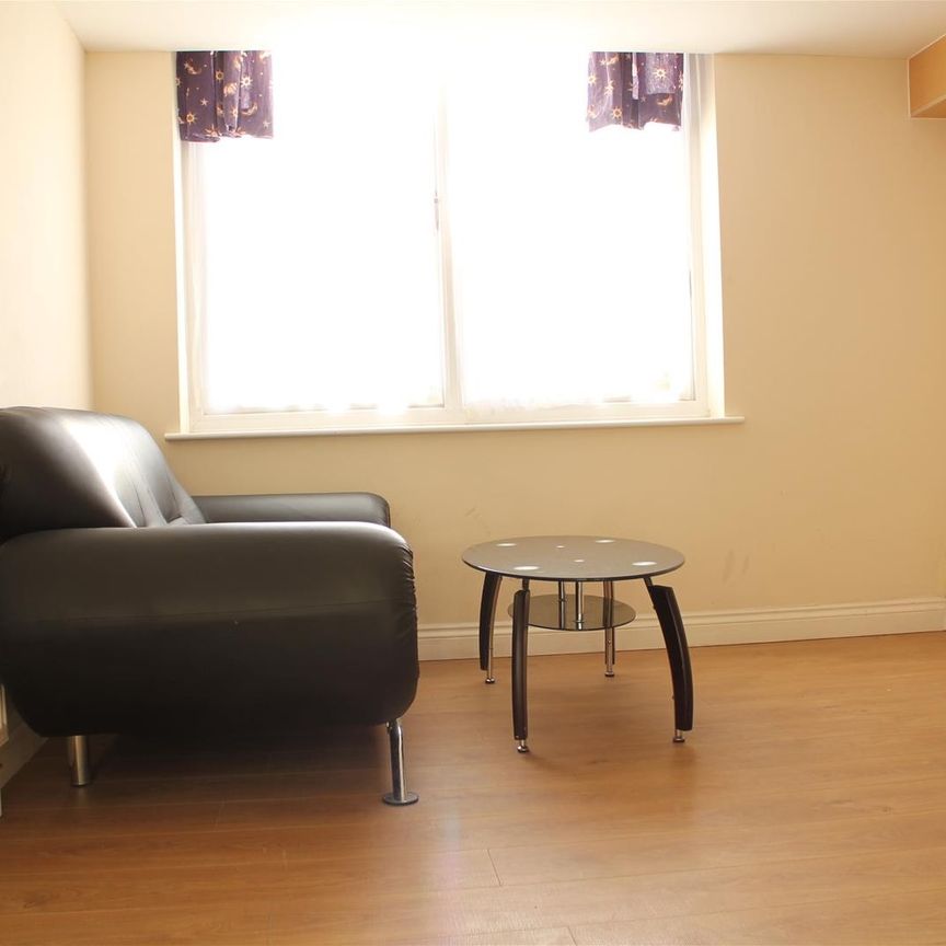 Whitton Road, Hounslow - Photo 1