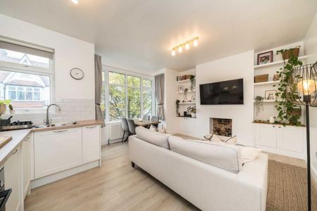 4 bedroom flat to rent - Photo 4