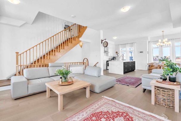 For Lease - 18 John Greene Lane, Richmond Hill, Ontario - Photo 1