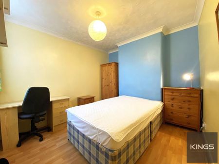 4 bedroom terraced house to rent - Photo 3