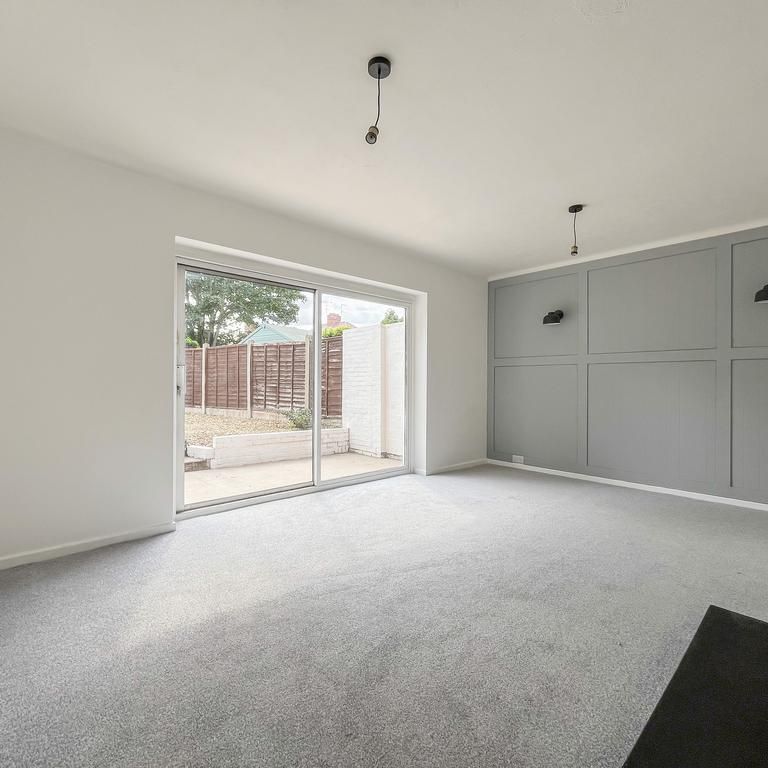 3 bedroom semi-detached house to rent - Photo 1