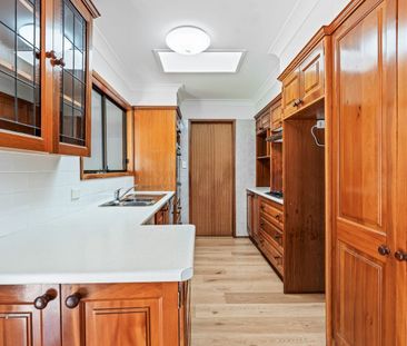 Bright and Sunny Family Home - Photo 3