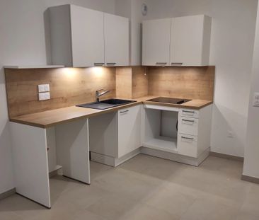Location Appartement 2 pièces 41m² ST LAURENT DU VAR 06700 - Photo 2