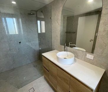 Centrally located, Freshly renovated Apartment! - Photo 6