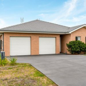 "Modern and Low-Maintenance Living" - Photo 3