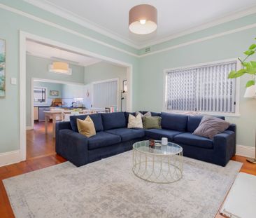 Charming Hamilton Classic in a Prime Location - Photo 3