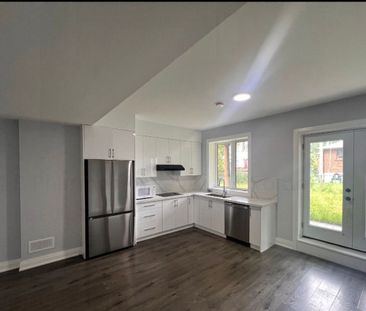 For Lease - 574 B Pharmacy Ave Avenue, Toronto, Ontario - Photo 3