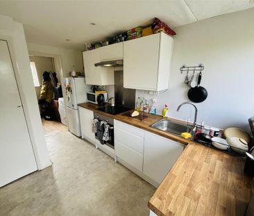 4 bedroom semi-detached house to rent - Photo 3