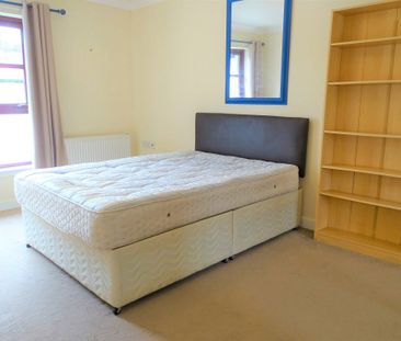 2 Bed Flat - Photo 4