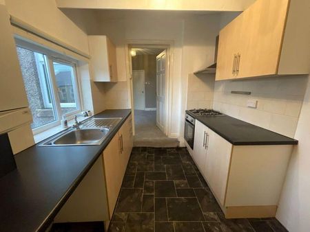 3 bedroom flat to rent - Photo 5