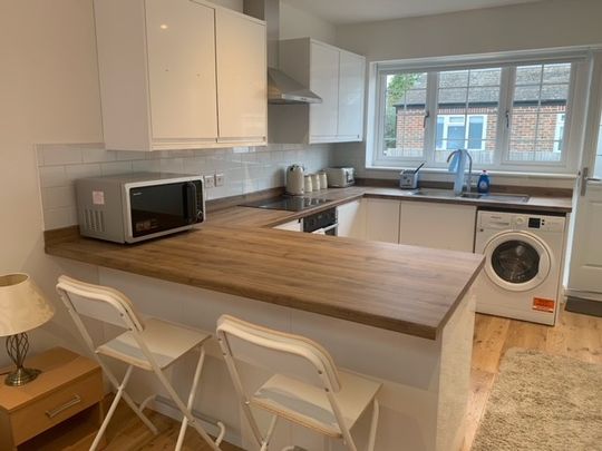 1 bedroom studio to rent The Drive, Emsworth, Hampshire, PO10 - Photo 1