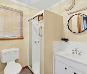 Cozy One bedroom unit - Photo 2