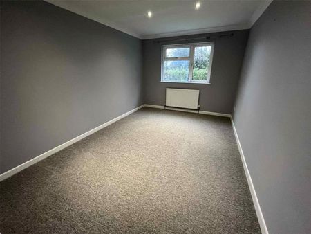 Mullion, Helston, Cornwall, TR12 - Photo 4