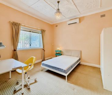 4 bed 1.5 bath - Photo 4