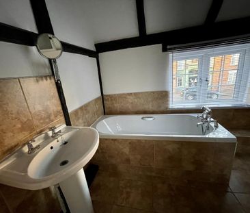 3 bedroom semi-detached house to rent - Photo 4