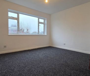 Guide Price £1,800 pcm - Available Now - Part Furnished - Photo 5