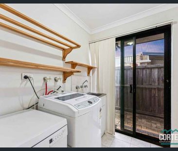 Spacious & Secure 4x2 Family Home in Ellenbrook! - Photo 6