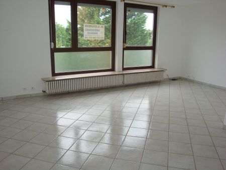 APPARTEMENT - 76 m2 - 4 pièces rue du Moulin à SARREGUEMINES 57200 - Photo 2