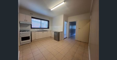 3 Bedroom Home close to all amenities - Photo 4