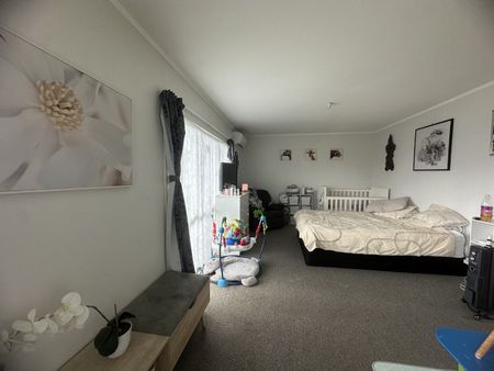 Affordable 2 bedroom unit in Onehunga - Photo 2