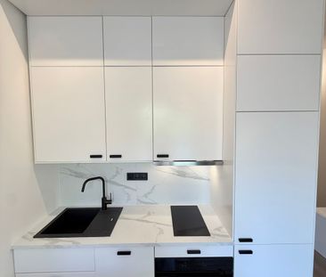 NA PRENÁJOM | ÚPLNE NOVÝ 2-IZBOVÝ BYT S PRIESTRANNÝM BALKÓNOM – JÉG... – Fotografia 1